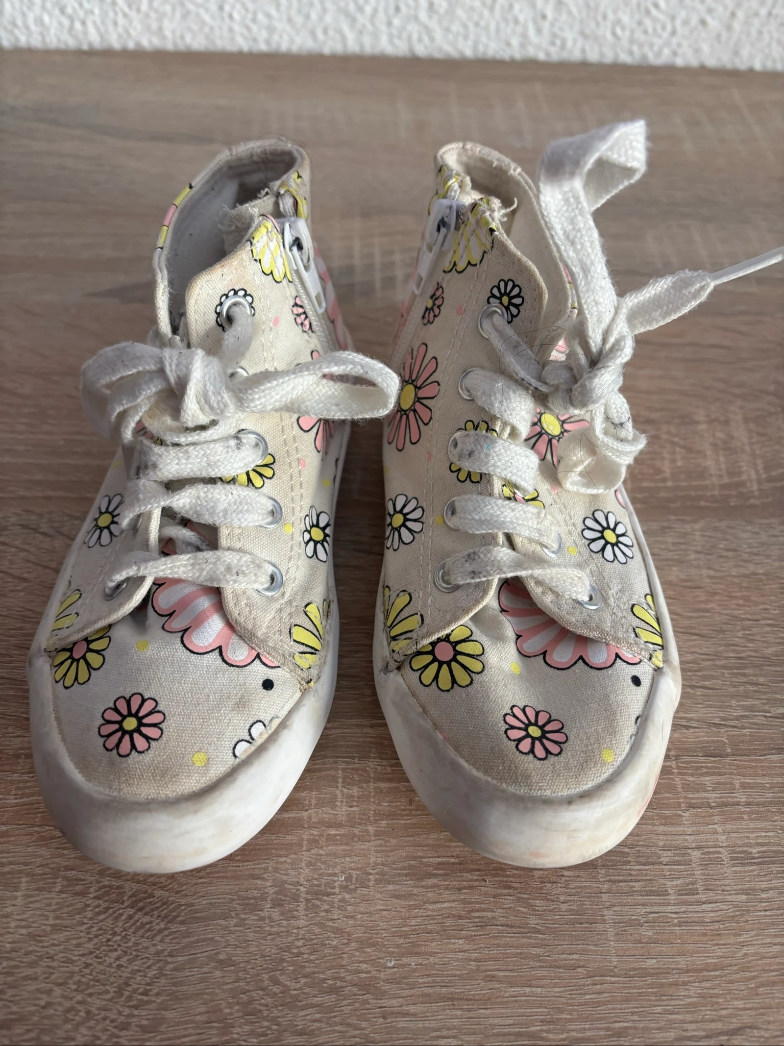 Zapatos florales conguitos 